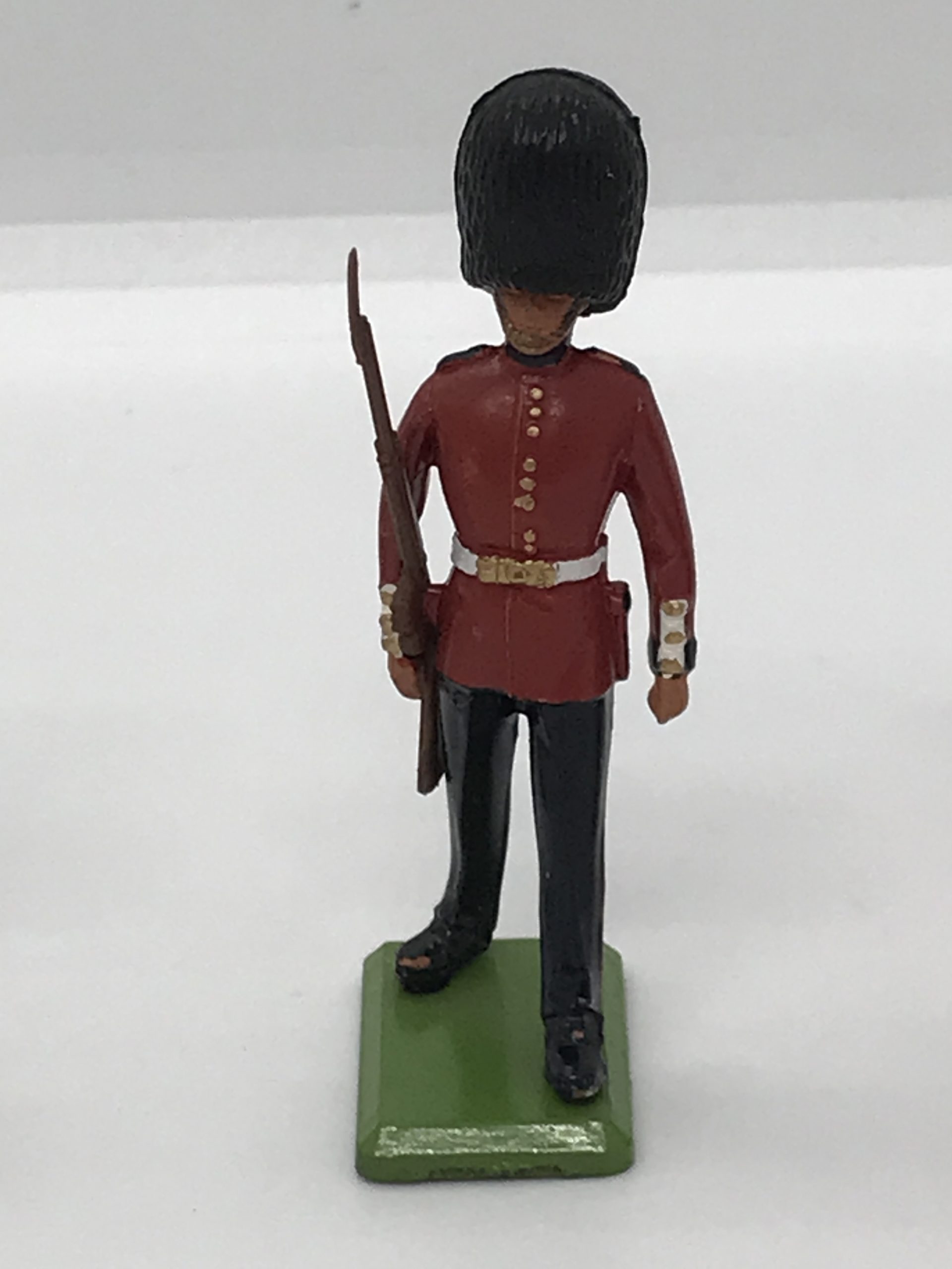 3 x Lead Soldiers Britains Ltd - Palace Guard, Life Guard, Beefeater
