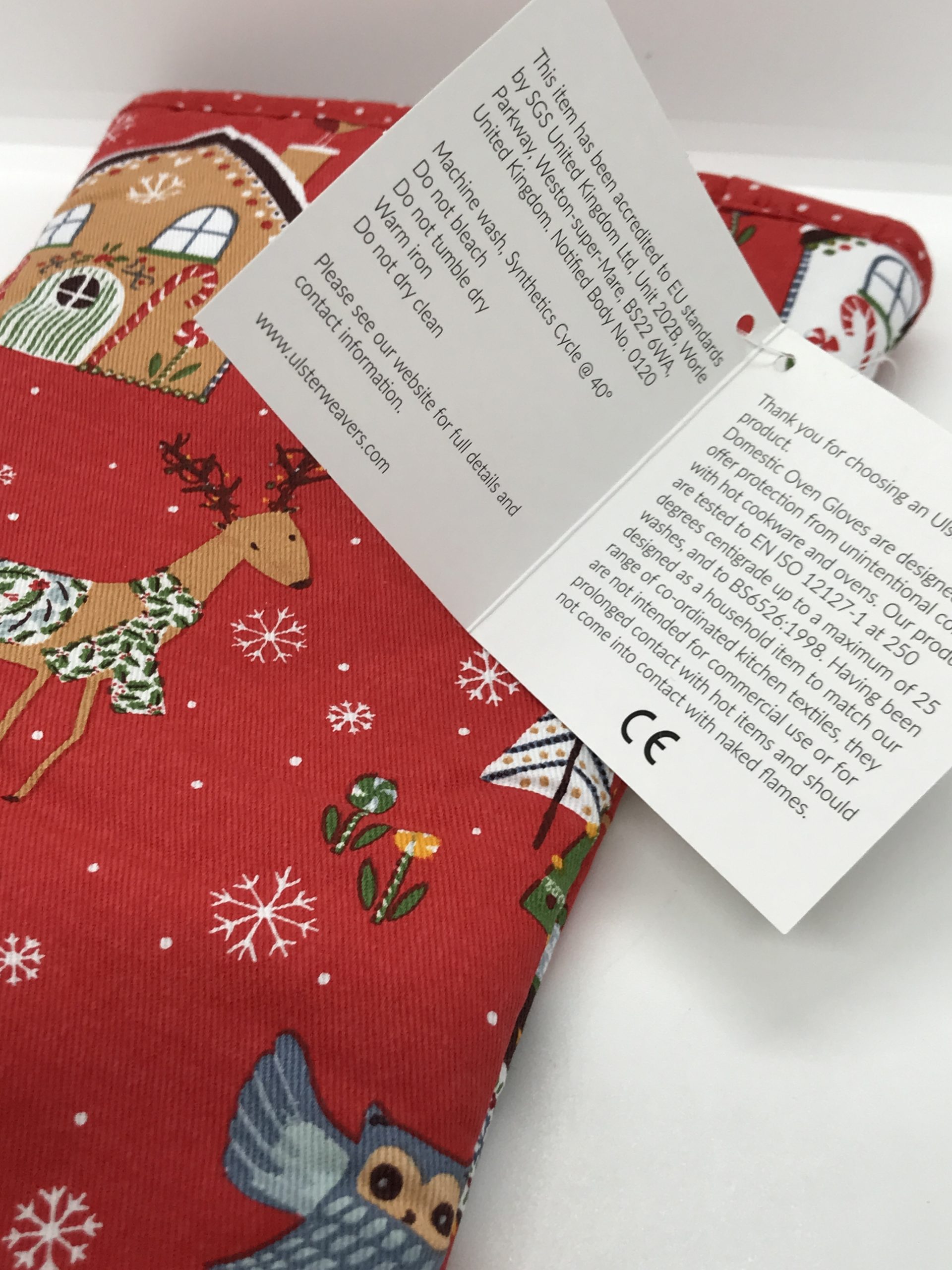 Ulster Weavers Oven Gauntlet - Festive Friends pattern