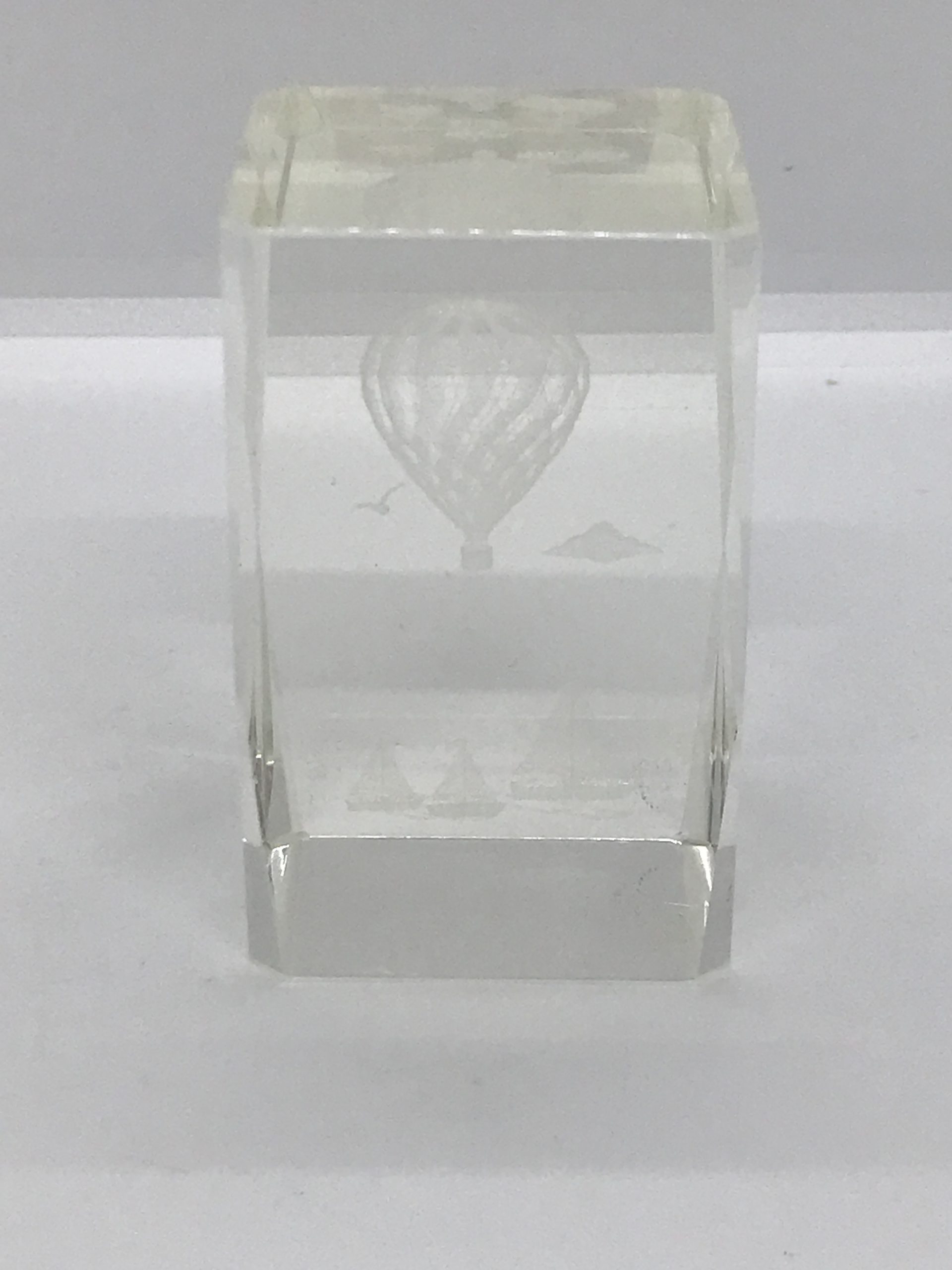 Hot Air Balloon and Boats Glass Sculpture Paperweight. 8cm tall. Tiny