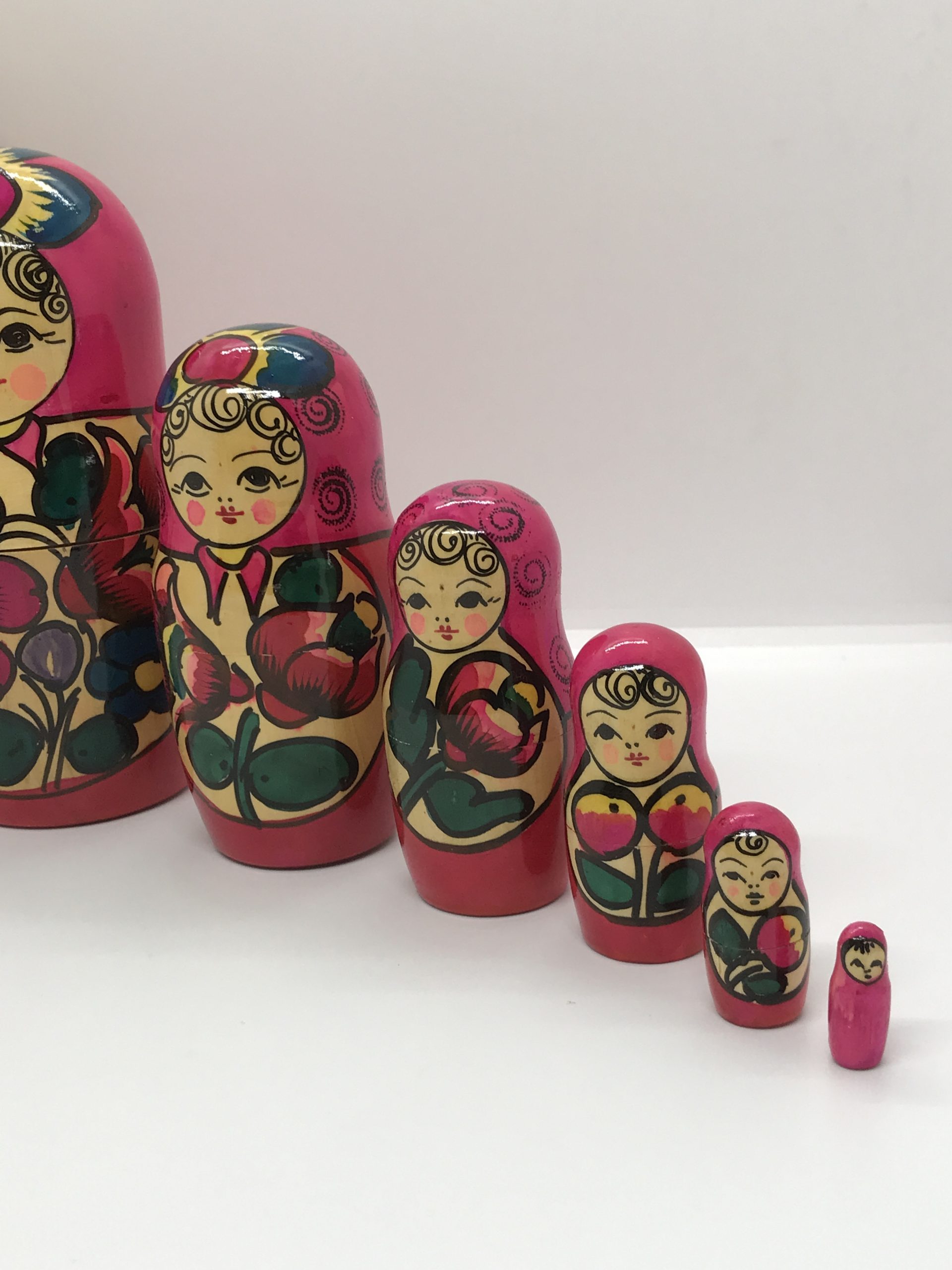 Vintage Set of 7 Russian Wooden Nesting Matryoshka Dolls. Largest 21cm