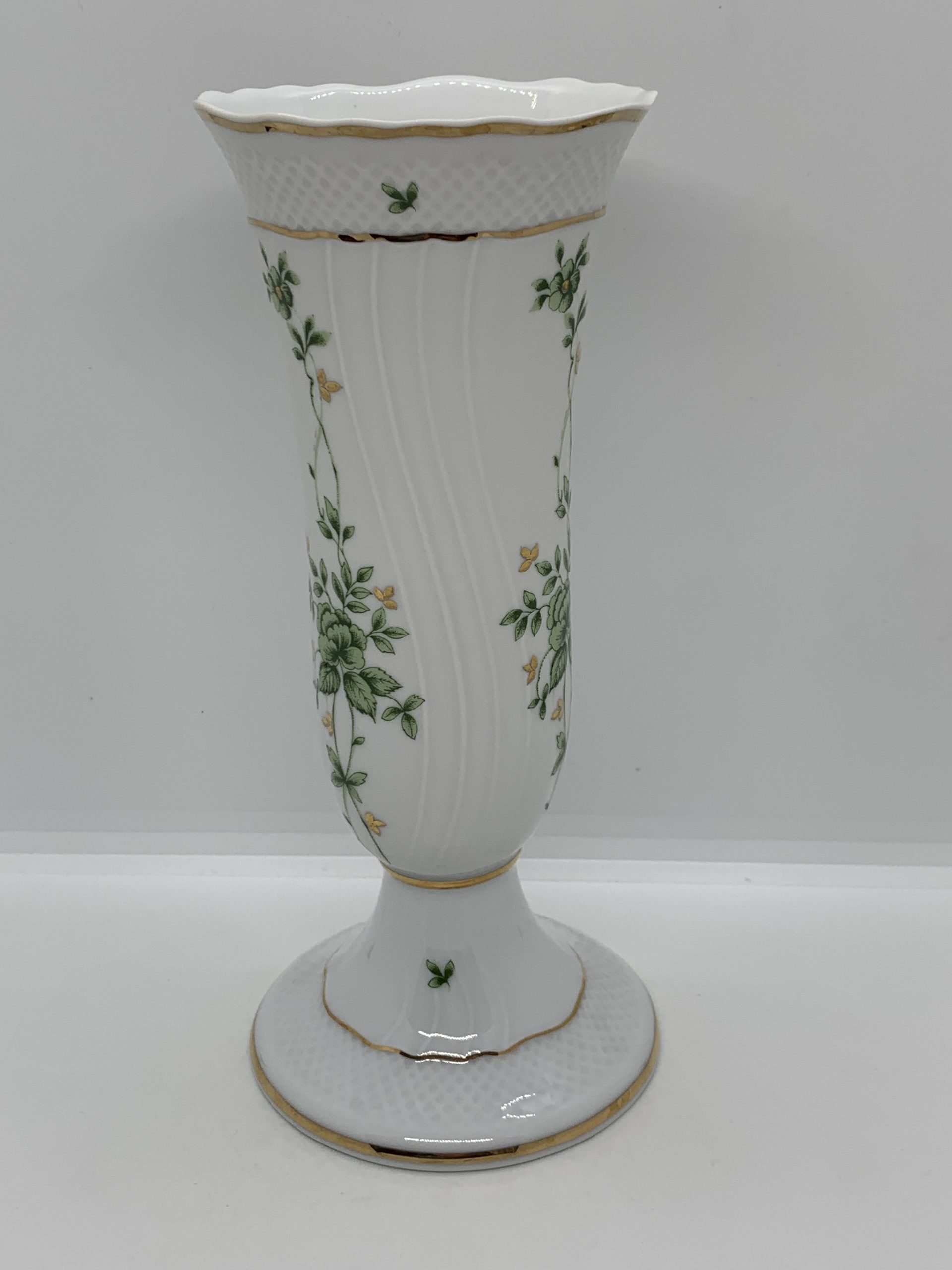 Hollohaza Porcelain Hungarian White Vase with Floral Pattern (21cm 