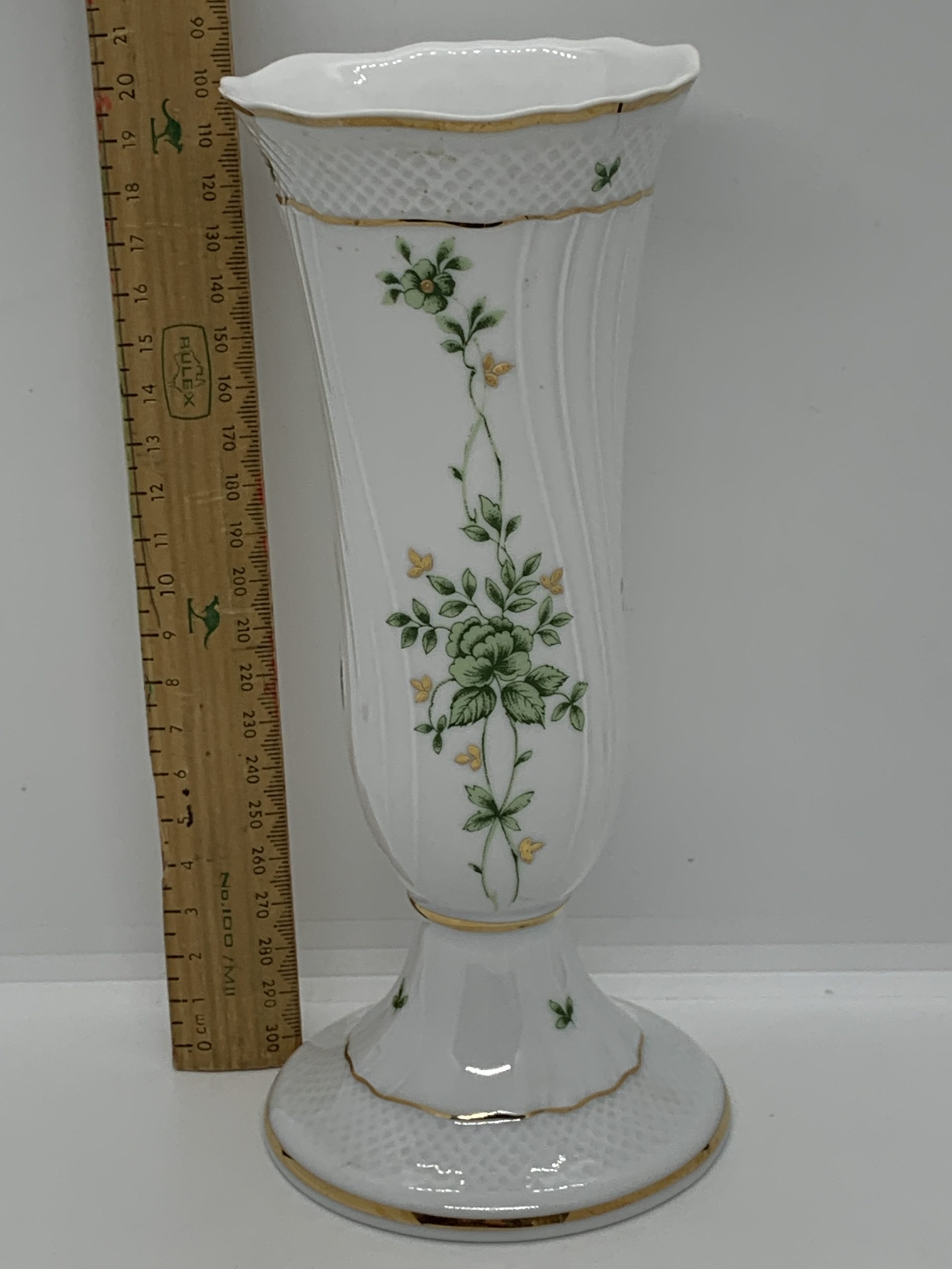 Hollohaza Porcelain Hungarian White Vase with Floral Pattern (21cm 