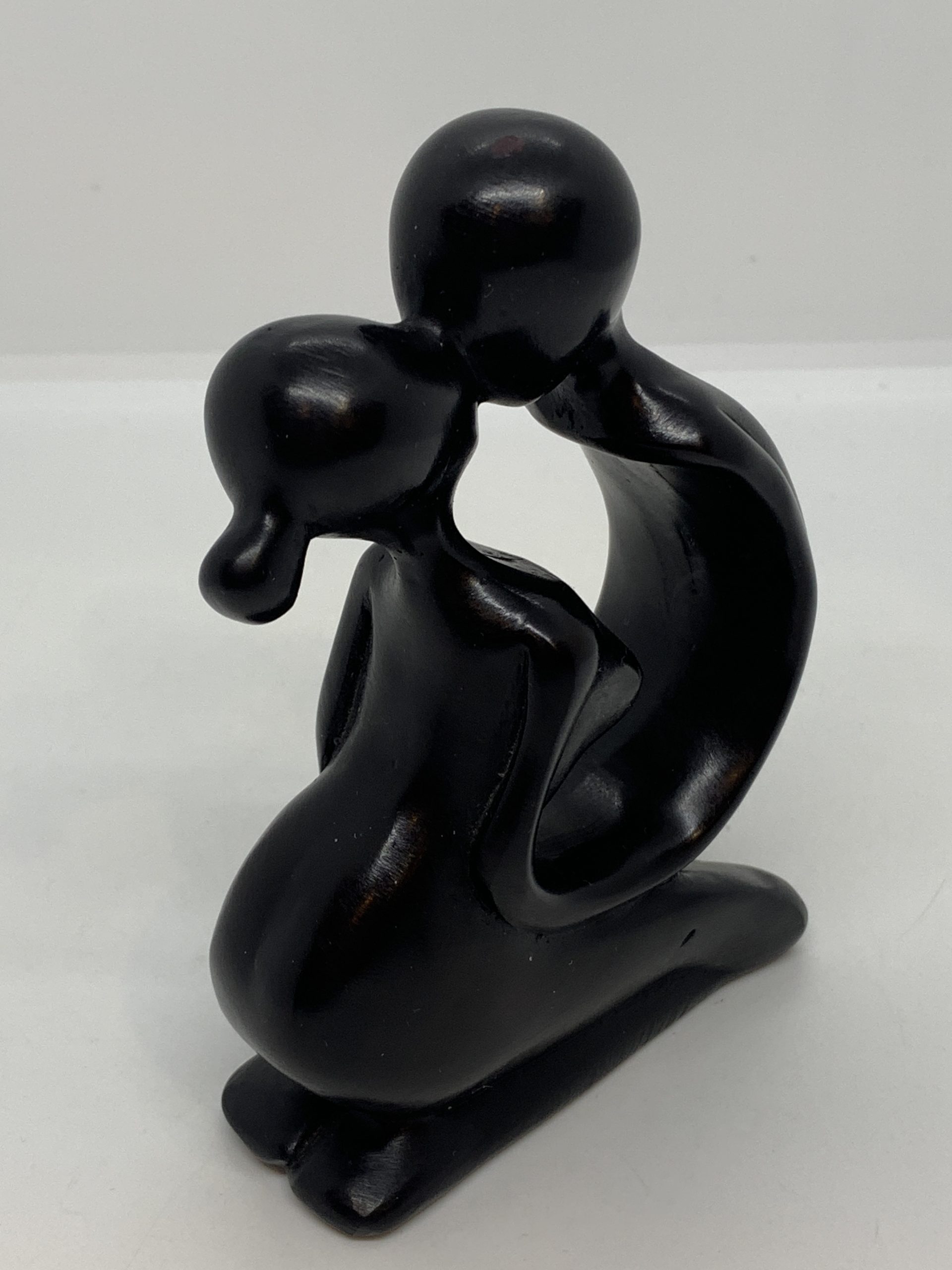 Kissing Couple Figurine Abstract Lovers Statue Resin 14cm high