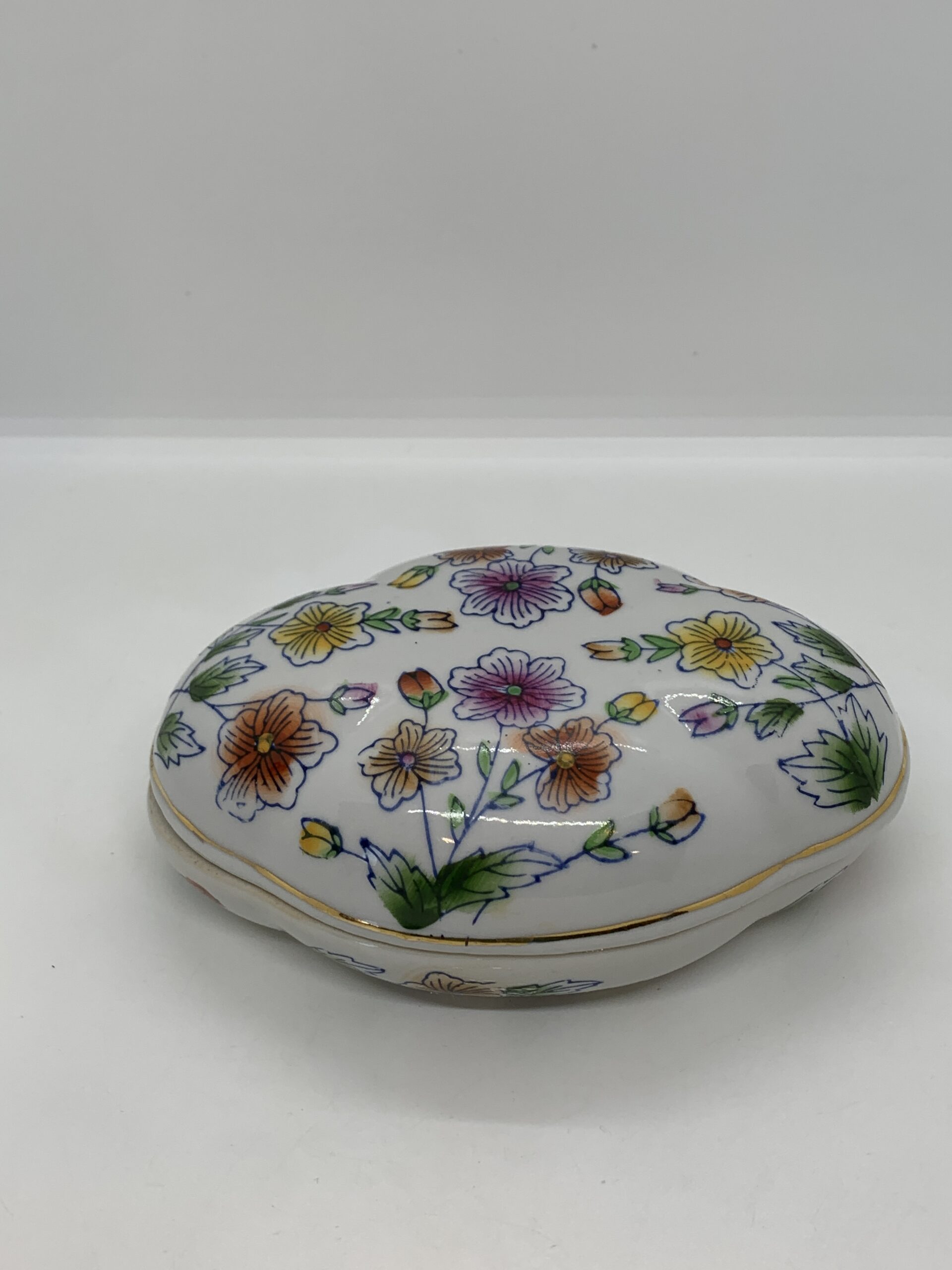 Vintage Porcelain Lidded Trinket Dish in Quatrefoil Form 15cm long
