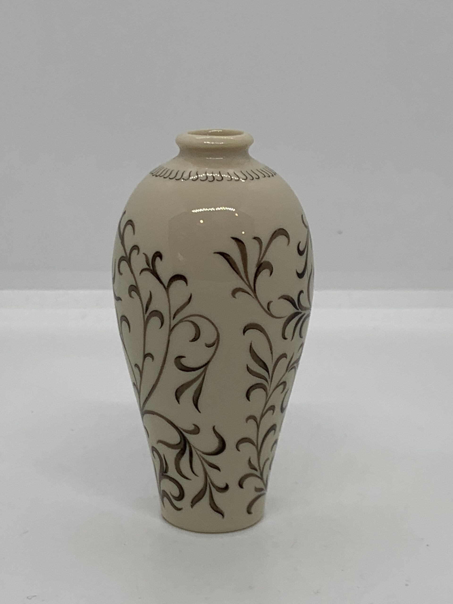 1980 Franklin Mint Treasures of Imperial Dynasties Beige Vase 8cm