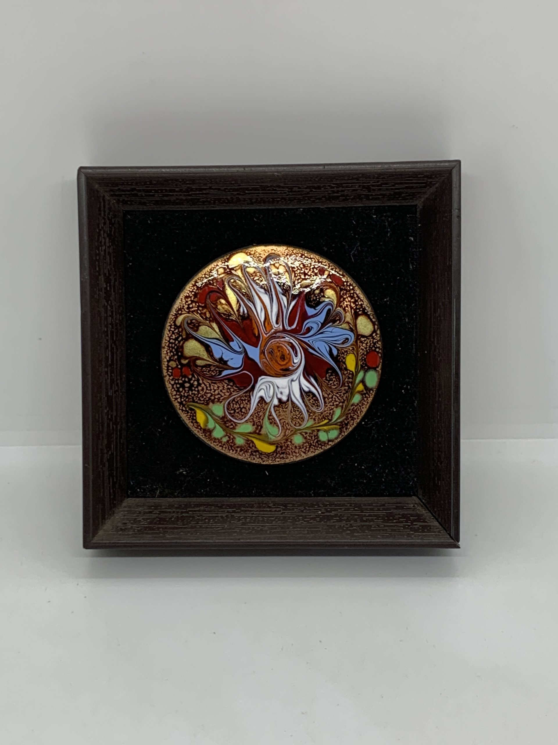 Round Enamel Plate 8xm in Square Frame 13cm