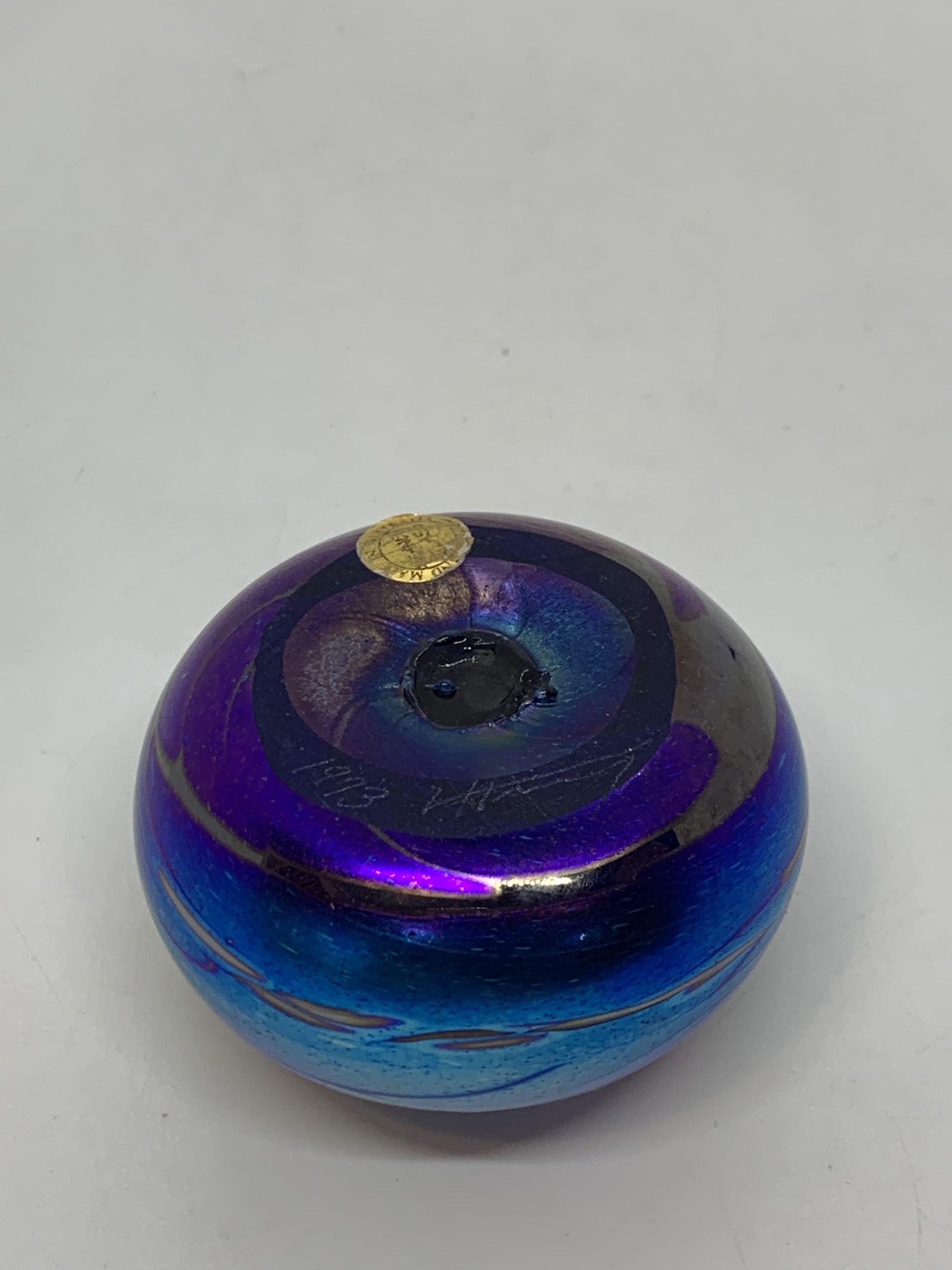 Colin Heaney (signed) 1993 Lustre Paperweight 7cm wide - Vintage Keepsakes