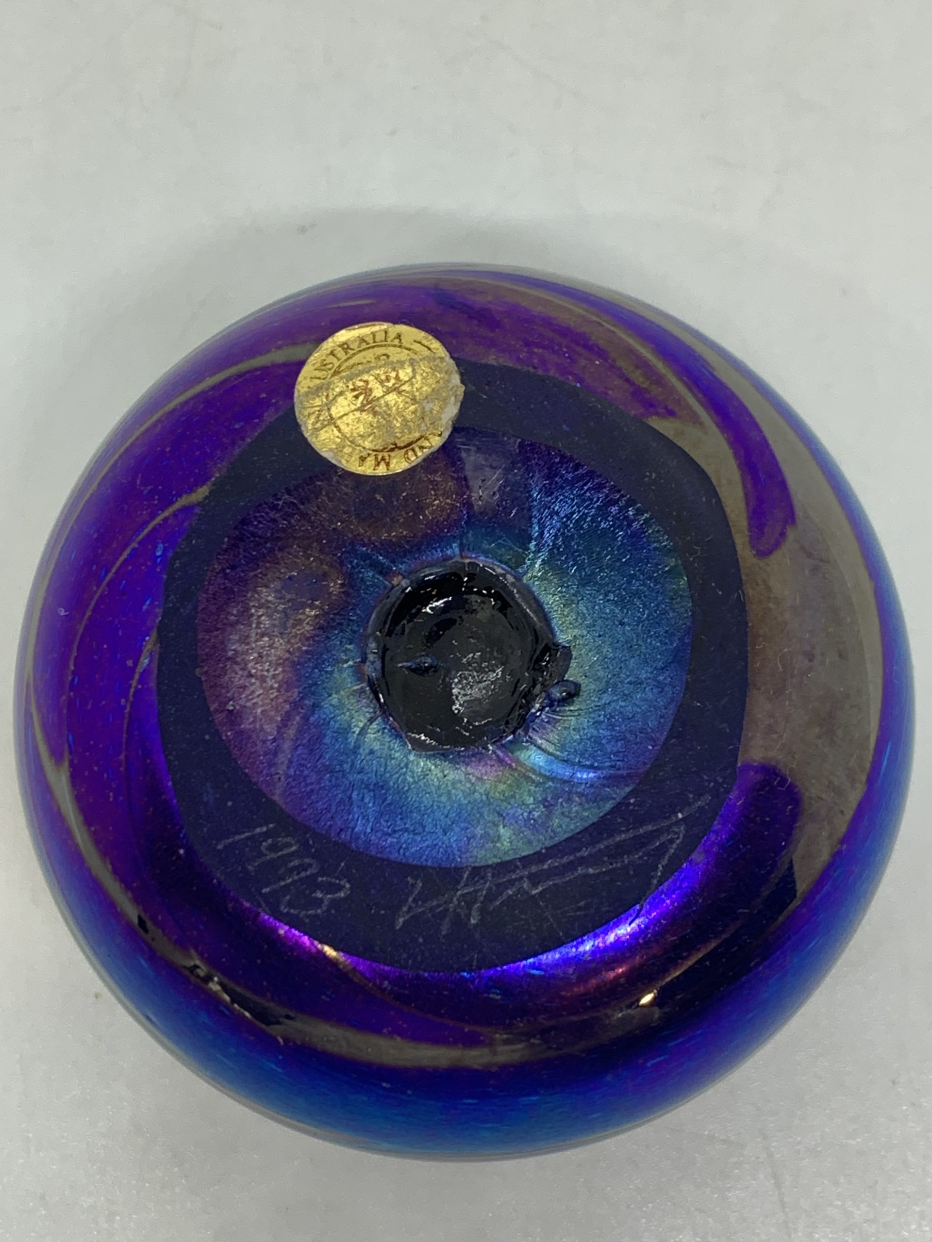 Colin Heaney (signed) 1993 Lustre Paperweight 7cm wide - Vintage Keepsakes